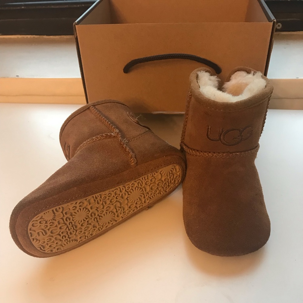 UGG baby boots 12-18month 4/5